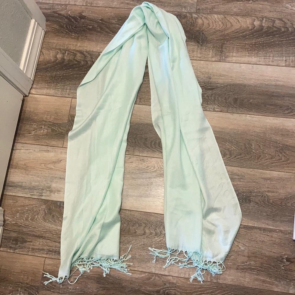 Beautiful teal scarf!